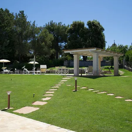 Bed & Breakfast Trullandia 3*